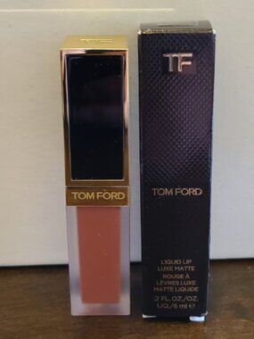 Tom Ford Liquid Lux Matte Lipstick 122 Smitten